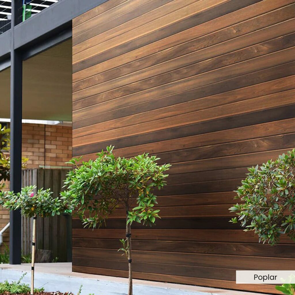 Impregnat skutecznie zabezpiecza drewno na zewnątrz przed wilgocią, grzybami i szkodnikami