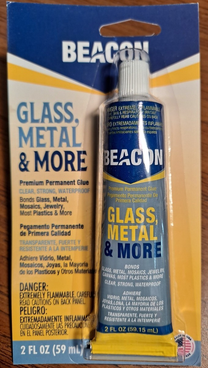 Porównawcze próbki kleju strukturalnego i nitów poddane identycznemu testowi rozciągania